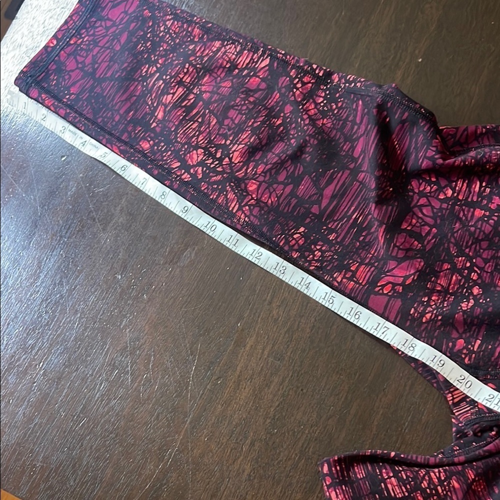 Old Navy Active 3/4 length Leggings size M - Picture 11 of 13